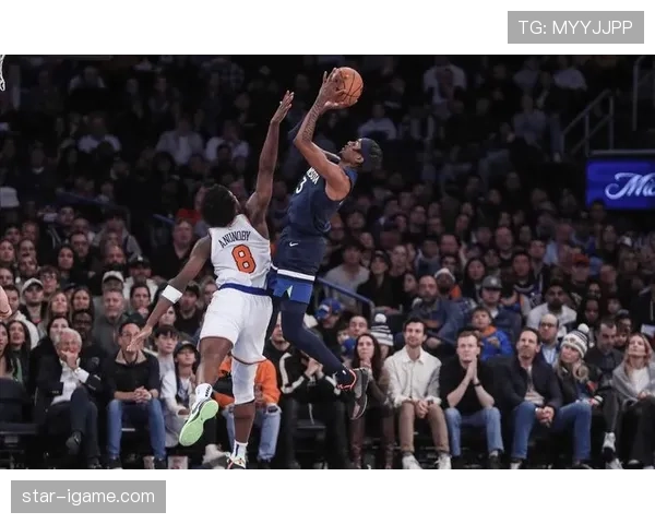 西亚卡姆挡拆制造错位，较阿奴诺比得分更外扩