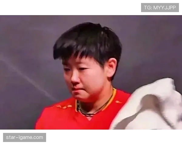 孙颖莎夜市随手一拍，包鞋亮成发布会现场，瞬间把我穷酸气质打回原形